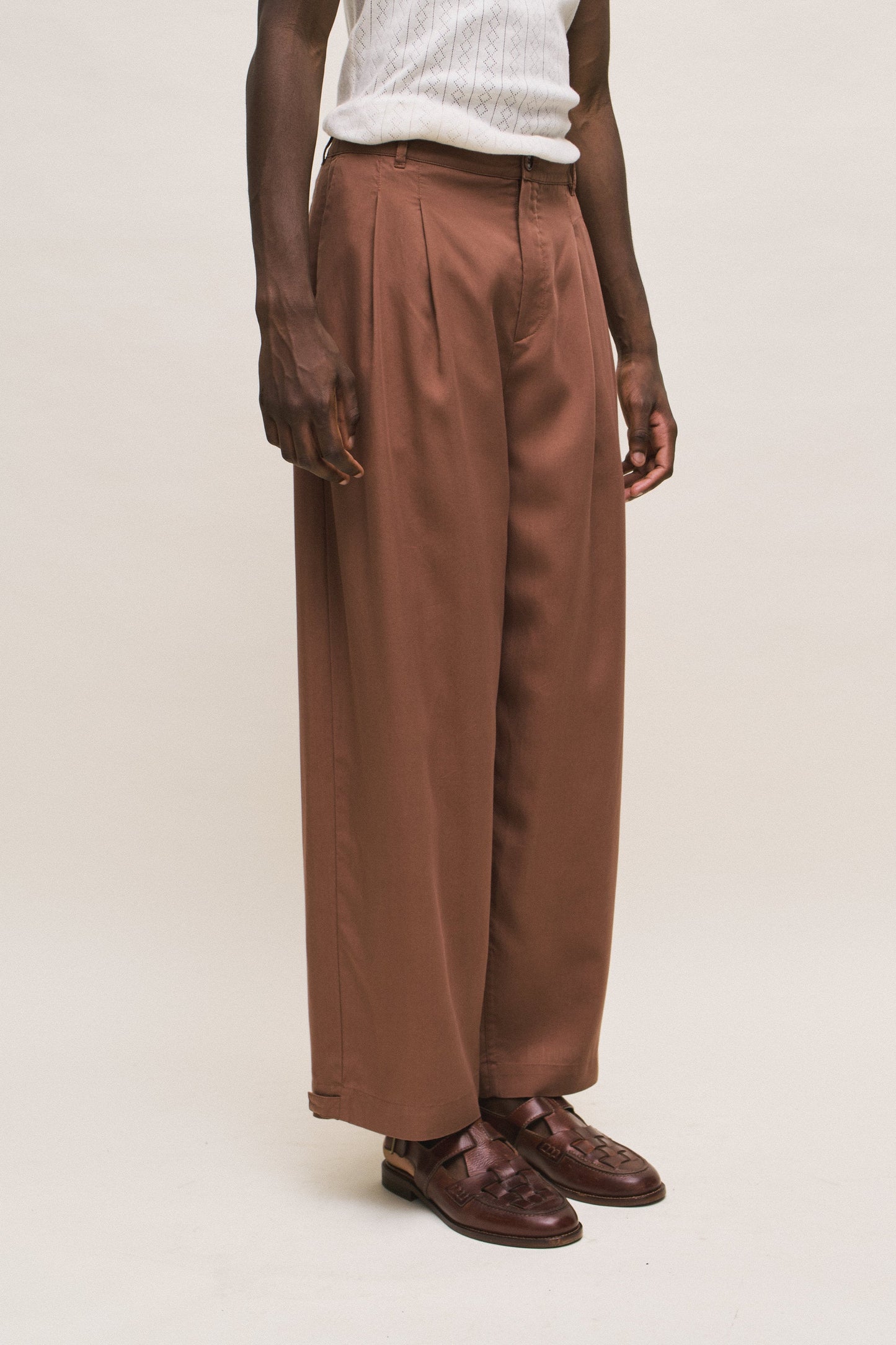 FLEXIBLE WIDE TROUSERS
